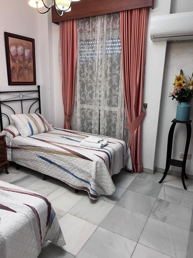 Alojamientos Maria 2 Seville Ngoại thất bức ảnh